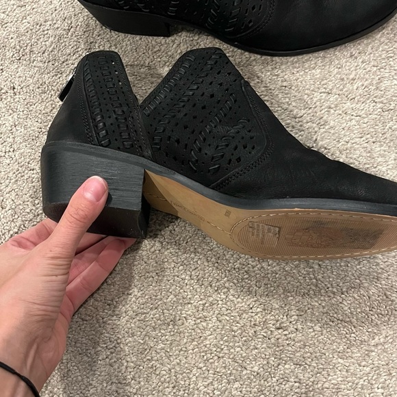 Vince Camuto Black Prasata Cutout Leather Ankle Bootie - Picture 4 of 8